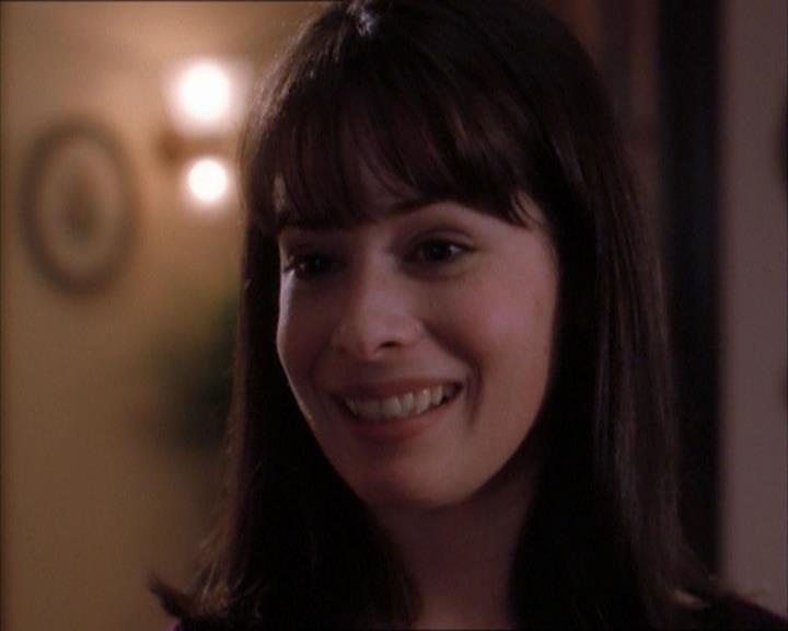 Charmed-Online_dot_net-1x04DeadManDating1106.jpg Charmed-Online_dot_net-1x04DeadManDating1106.jpg