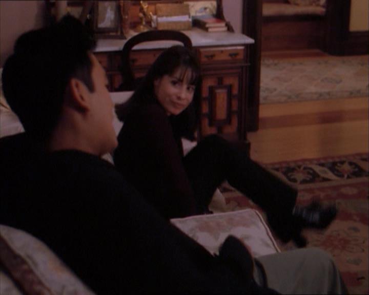 Charmed-Online_dot_net-1x04DeadManDating1115.jpg