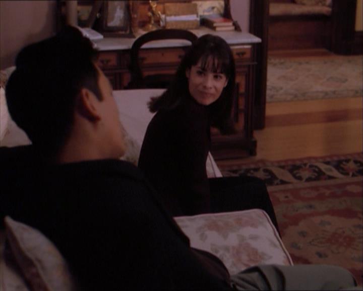 Charmed-Online_dot_net-1x04DeadManDating1116.jpg Charmed-Online_dot_net-1x04DeadManDating1116.jpg