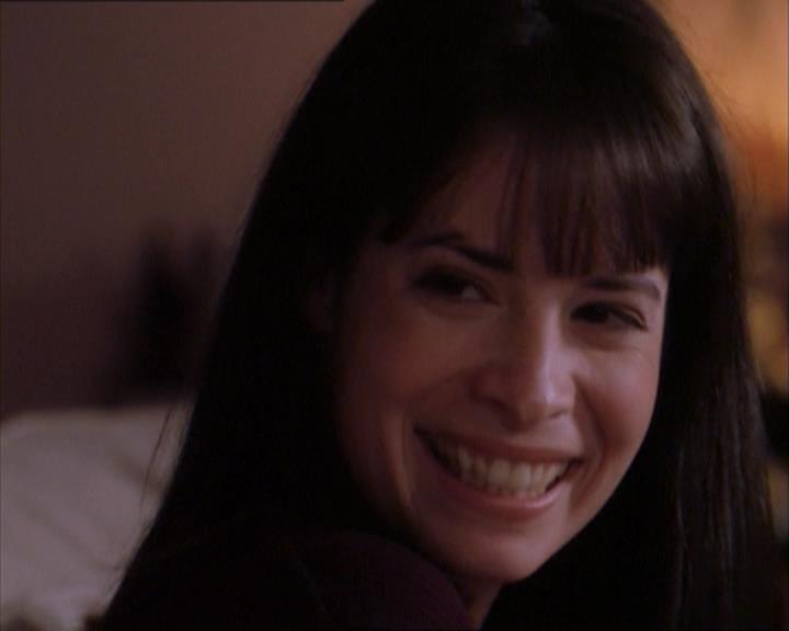 Charmed-Online_dot_net-1x04DeadManDating1120.jpg Charmed-Online_dot_net-1x04DeadManDating1120.jpg