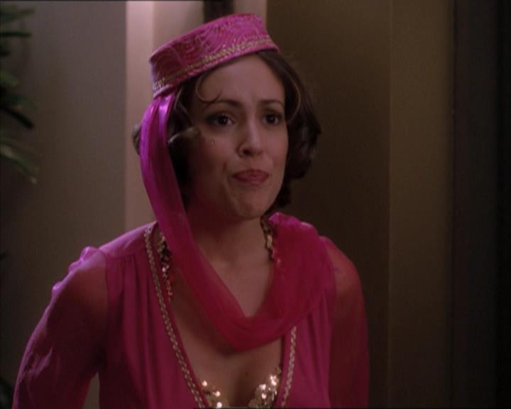 Charmed-Online_dot_net-1x04DeadManDating1138.jpg Charmed-Online_dot_net-1x04DeadManDating1138.jpg