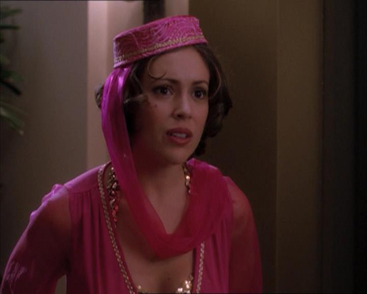Charmed-Online_dot_net-1x04DeadManDating1149.jpg Charmed-Online_dot_net-1x04DeadManDating1149.jpg