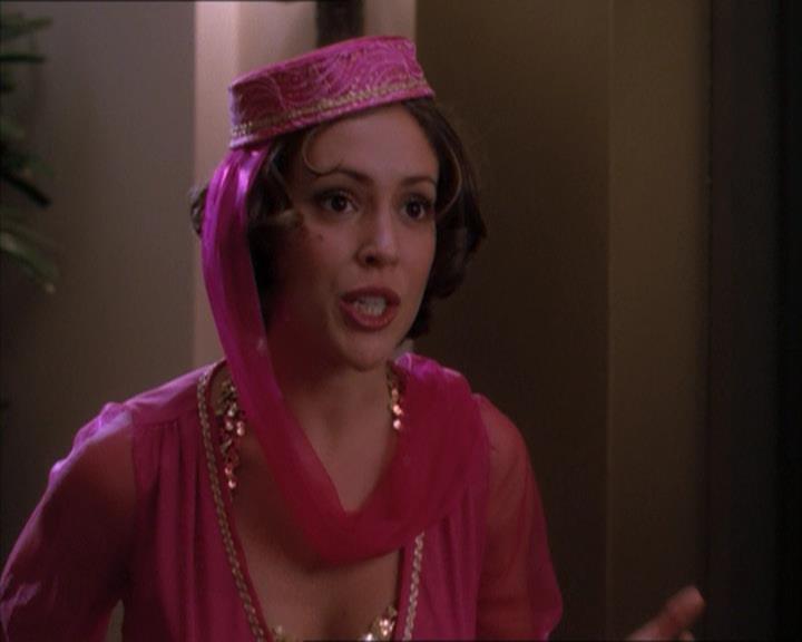 Charmed-Online_dot_net-1x04DeadManDating1156.jpg Charmed-Online_dot_net-1x04DeadManDating1156.jpg