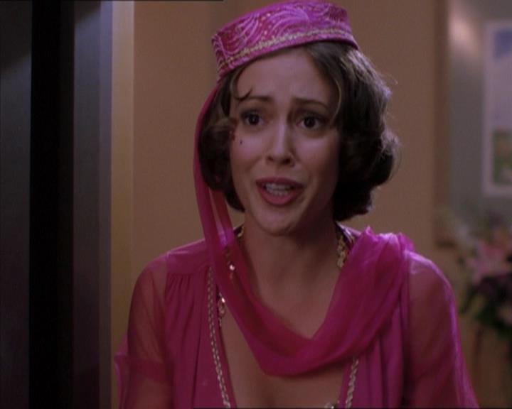 Charmed-Online_dot_net-1x04DeadManDating1182.jpg Charmed-Online_dot_net-1x04DeadManDating1182.jpg