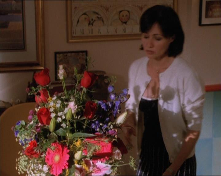 Charmed-Online_dot_net-1x04DeadManDating1203.jpg