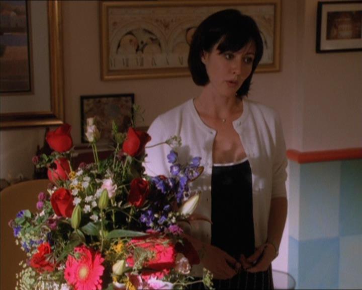 Charmed-Online_dot_net-1x04DeadManDating1211.jpg