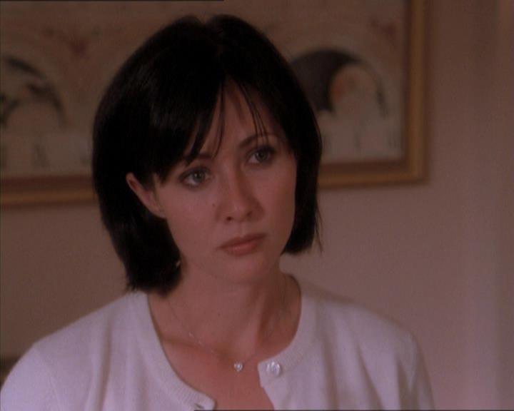 Charmed-Online_dot_net-1x04DeadManDating1218.jpg