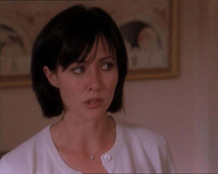 Charmed-Online_dot_net-1x04DeadManDating1224.jpg
