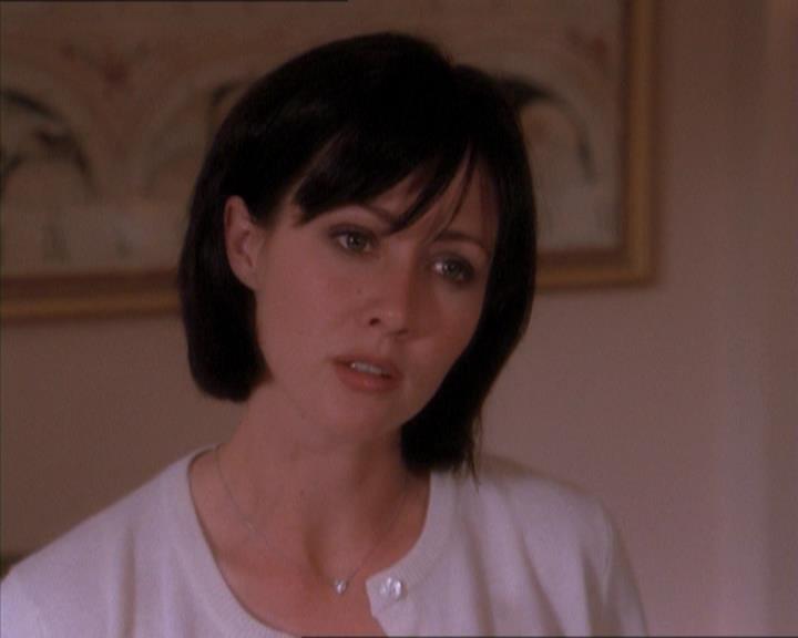 Charmed-Online_dot_net-1x04DeadManDating1226.jpg Charmed-Online_dot_net-1x04DeadManDating1226.jpg