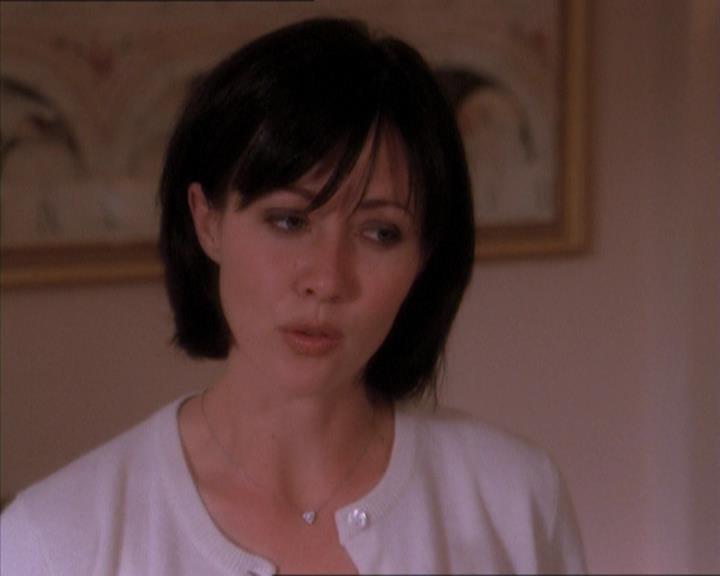 Charmed-Online_dot_net-1x04DeadManDating1229.jpg
