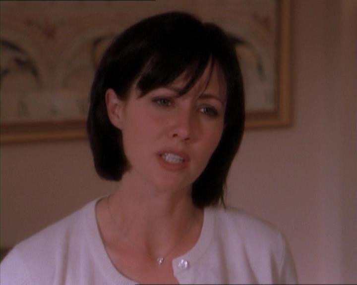 Charmed-Online_dot_net-1x04DeadManDating1230.jpg Charmed-Online_dot_net-1x04DeadManDating1230.jpg