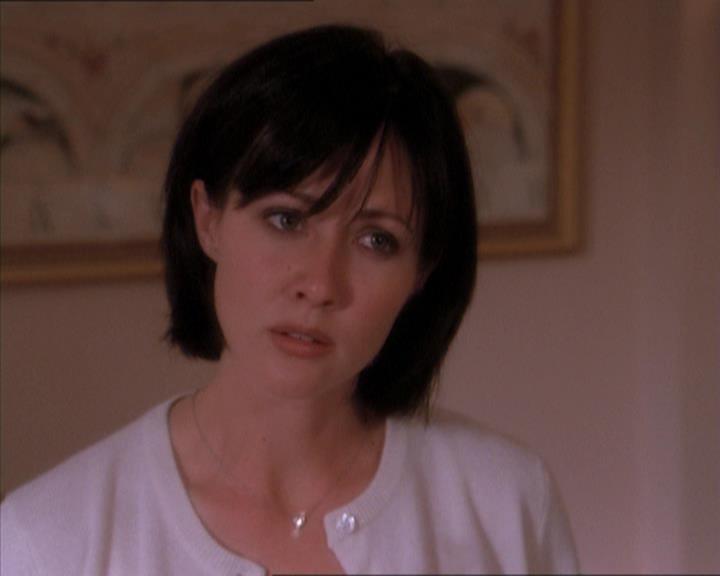 Charmed-Online_dot_net-1x04DeadManDating1235.jpg