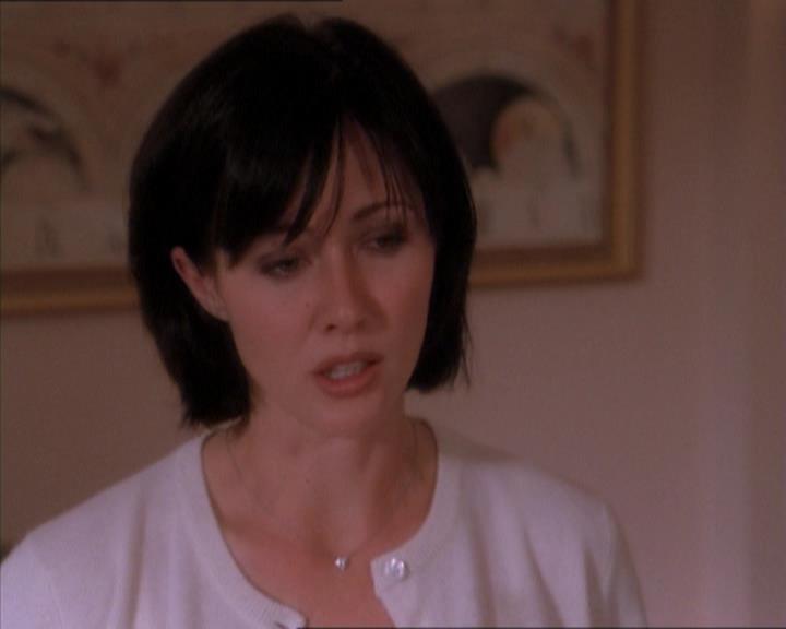 Charmed-Online_dot_net-1x04DeadManDating1241.jpg Charmed-Online_dot_net-1x04DeadManDating1241.jpg