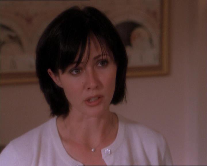 Charmed-Online_dot_net-1x04DeadManDating1245.jpg