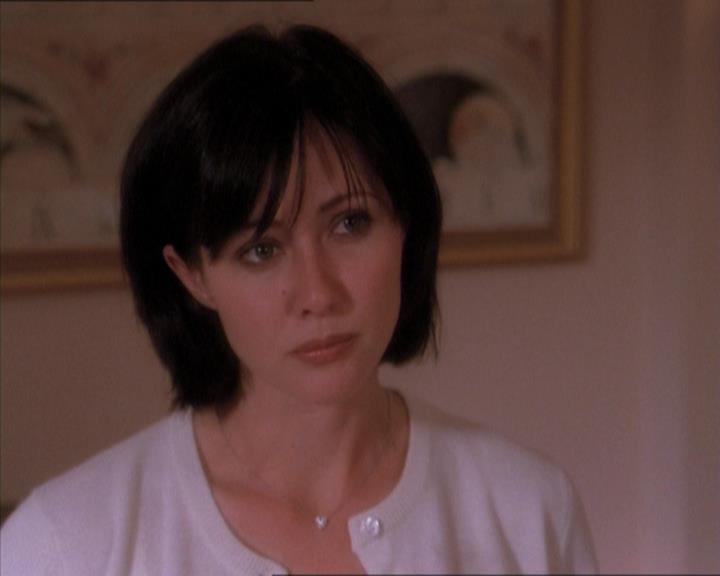 Charmed-Online_dot_net-1x04DeadManDating1252.jpg Charmed-Online_dot_net-1x04DeadManDating1252.jpg