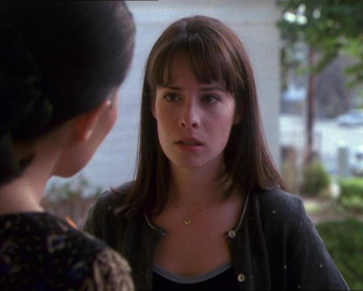 Charmed-Online_dot_net-1x04DeadManDating1301.jpg Charmed-Online_dot_net-1x04DeadManDating1301.jpg
