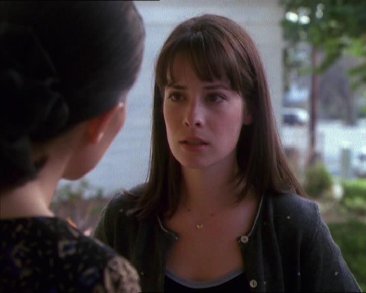 Charmed-Online_dot_net-1x04DeadManDating1302.jpg Charmed-Online_dot_net-1x04DeadManDating1302.jpg