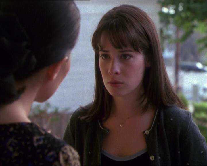 Charmed-Online_dot_net-1x04DeadManDating1303.jpg Charmed-Online_dot_net-1x04DeadManDating1303.jpg