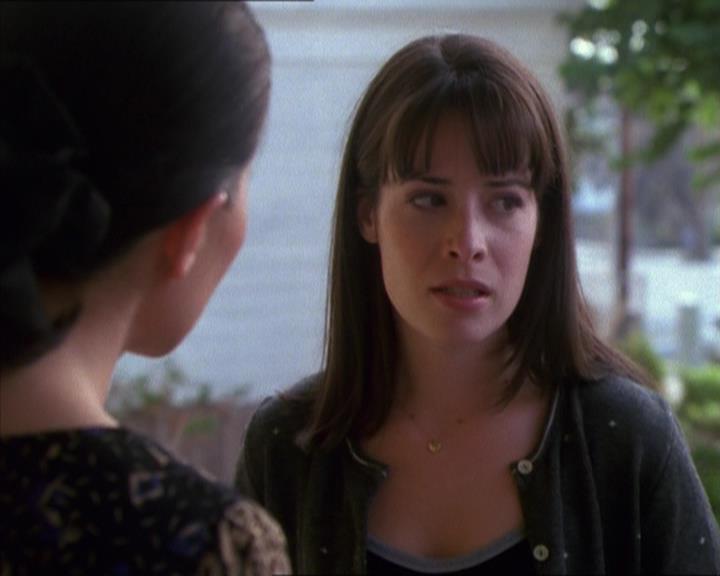 Charmed-Online_dot_net-1x04DeadManDating1311.jpg