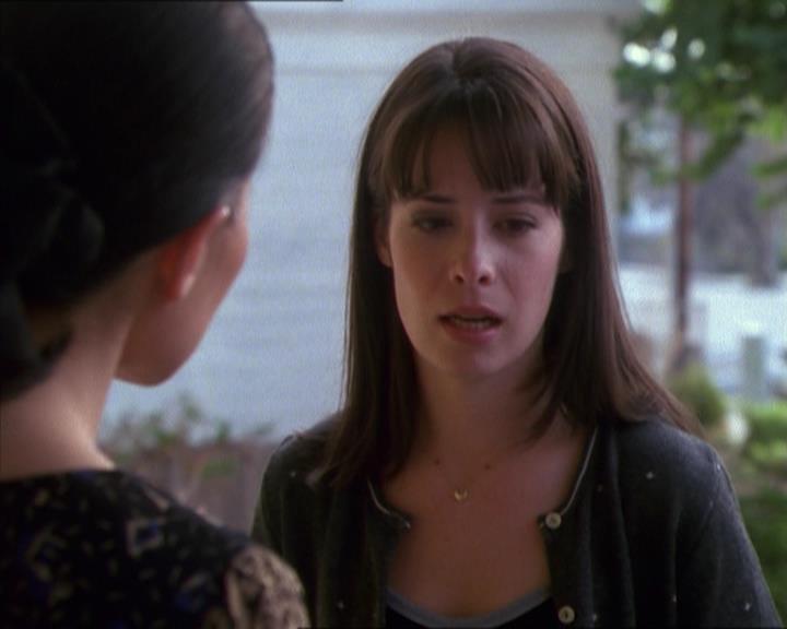 Charmed-Online_dot_net-1x04DeadManDating1312.jpg Charmed-Online_dot_net-1x04DeadManDating1312.jpg