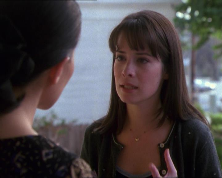 Charmed-Online_dot_net-1x04DeadManDating1314.jpg