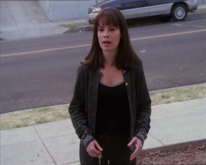 Charmed-Online_dot_net-1x04DeadManDating1347.jpg Charmed-Online_dot_net-1x04DeadManDating1347.jpg