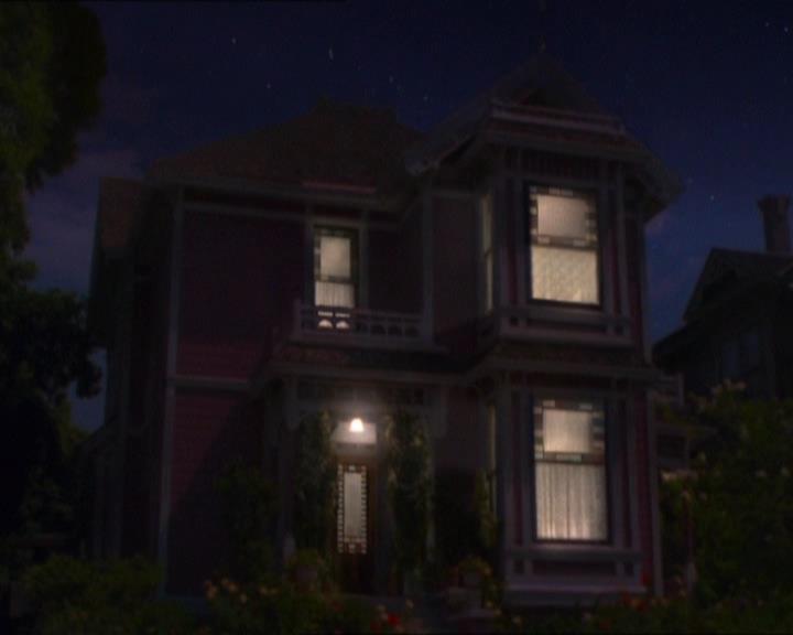 Charmed-Online_dot_net-1x04DeadManDating1358.jpg Charmed-Online_dot_net-1x04DeadManDating1358.jpg