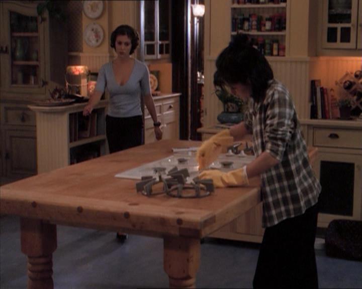Charmed-Online_dot_net-1x04DeadManDating1361.jpg Charmed-Online_dot_net-1x04DeadManDating1361.jpg