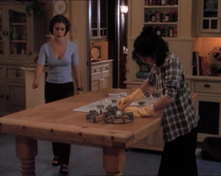 Charmed-Online_dot_net-1x04DeadManDating1362.jpg Charmed-Online_dot_net-1x04DeadManDating1362.jpg