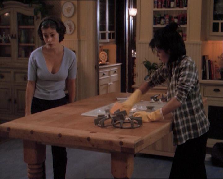 Charmed-Online_dot_net-1x04DeadManDating1365.jpg