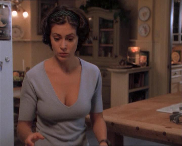 Charmed-Online_dot_net-1x04DeadManDating1367.jpg Charmed-Online_dot_net-1x04DeadManDating1367.jpg