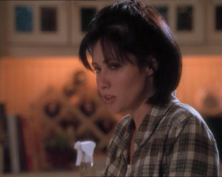 Charmed-Online_dot_net-1x04DeadManDating1369.jpg Charmed-Online_dot_net-1x04DeadManDating1369.jpg