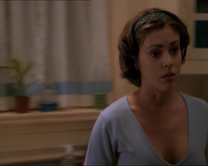 Charmed-Online_dot_net-1x04DeadManDating1370.jpg