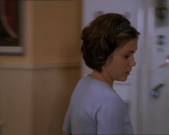 Charmed-Online_dot_net-1x04DeadManDating1371.jpg Charmed-Online_dot_net-1x04DeadManDating1371.jpg