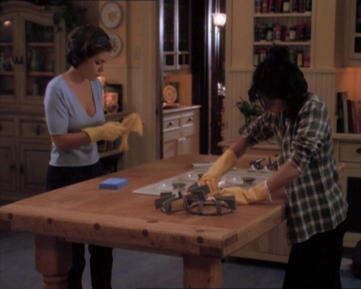 Charmed-Online_dot_net-1x04DeadManDating1374.jpg Charmed-Online_dot_net-1x04DeadManDating1374.jpg