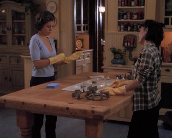 Charmed-Online_dot_net-1x04DeadManDating1378.jpg Charmed-Online_dot_net-1x04DeadManDating1378.jpg