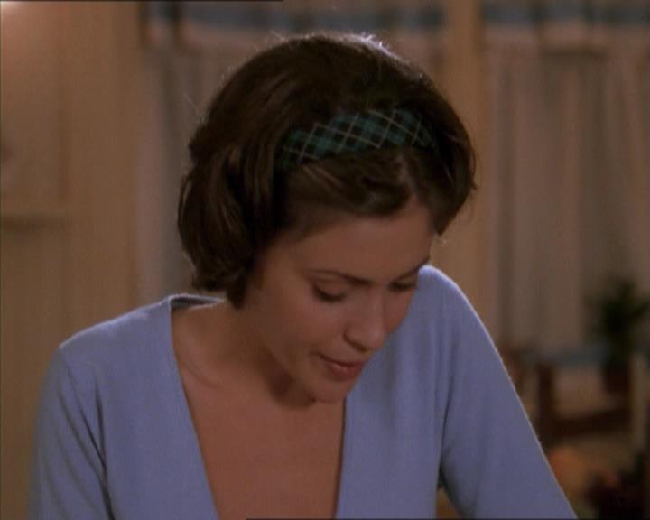 Charmed-Online_dot_net-1x04DeadManDating1382.jpg Charmed-Online_dot_net-1x04DeadManDating1382.jpg