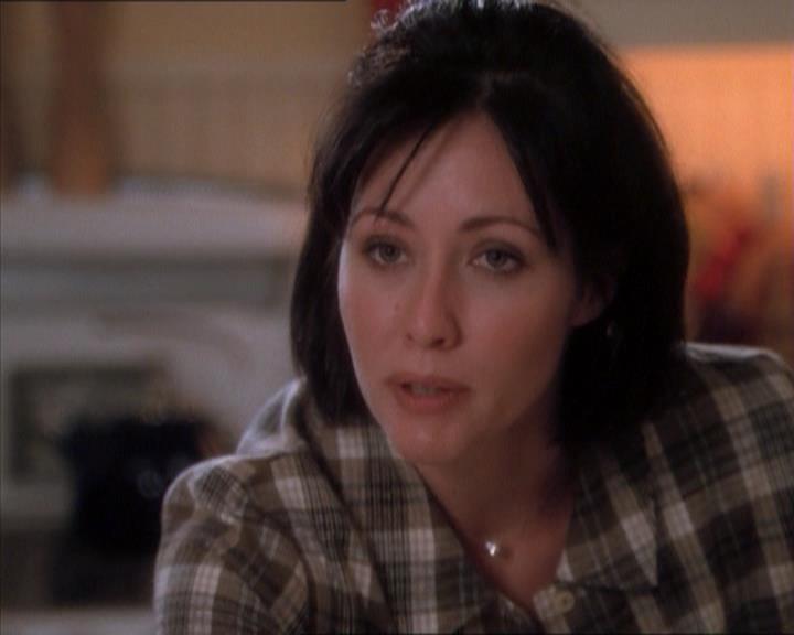 Charmed-Online_dot_net-1x04DeadManDating1385.jpg Charmed-Online_dot_net-1x04DeadManDating1385.jpg