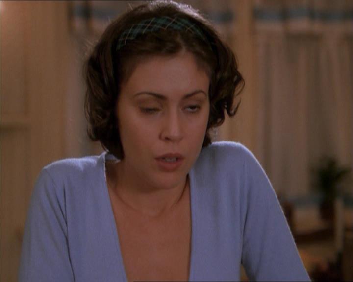 Charmed-Online_dot_net-1x04DeadManDating1386.jpg