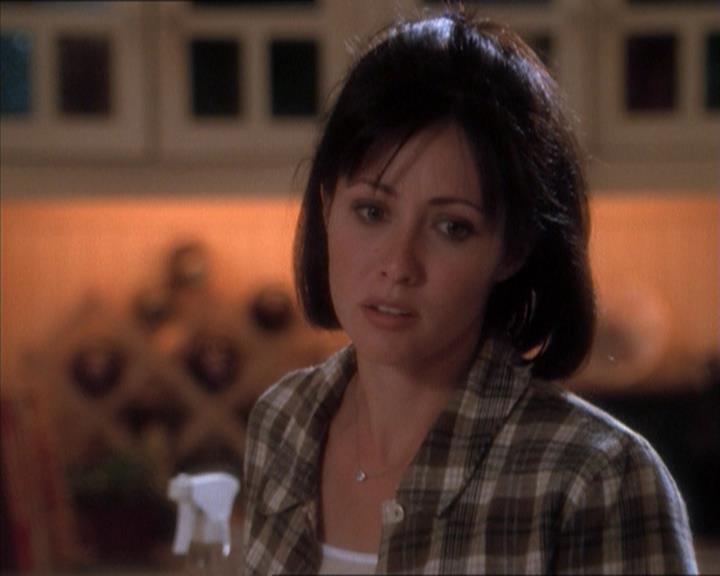 Charmed-Online_dot_net-1x04DeadManDating1400.jpg