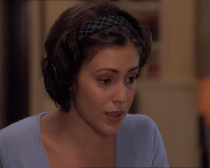 Charmed-Online_dot_net-1x04DeadManDating1403.jpg Charmed-Online_dot_net-1x04DeadManDating1403.jpg