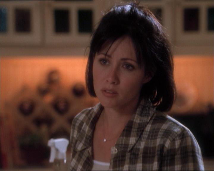 Charmed-Online_dot_net-1x04DeadManDating1406.jpg