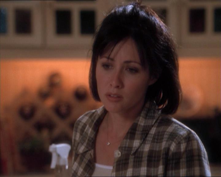 Charmed-Online_dot_net-1x04DeadManDating1407.jpg