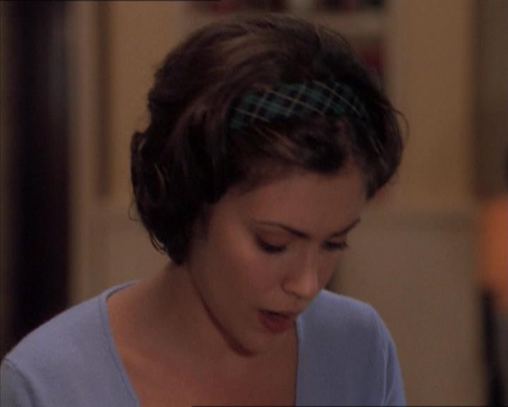 Charmed-Online_dot_net-1x04DeadManDating1409.jpg