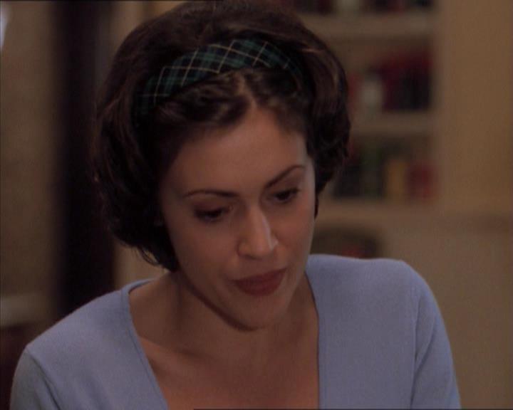 Charmed-Online_dot_net-1x04DeadManDating1418.jpg