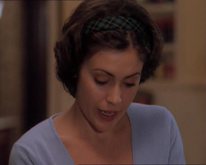 Charmed-Online_dot_net-1x04DeadManDating1419.jpg