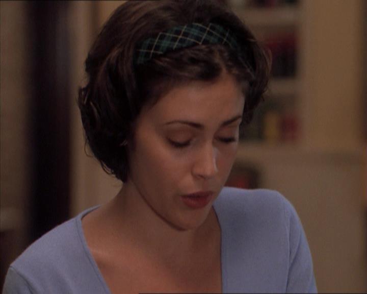 Charmed-Online_dot_net-1x04DeadManDating1422.jpg