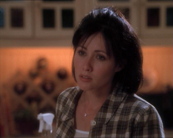 Charmed-Online_dot_net-1x04DeadManDating1425.jpg Charmed-Online_dot_net-1x04DeadManDating1425.jpg