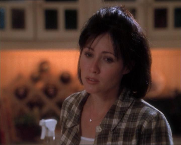 Charmed-Online_dot_net-1x04DeadManDating1426.jpg