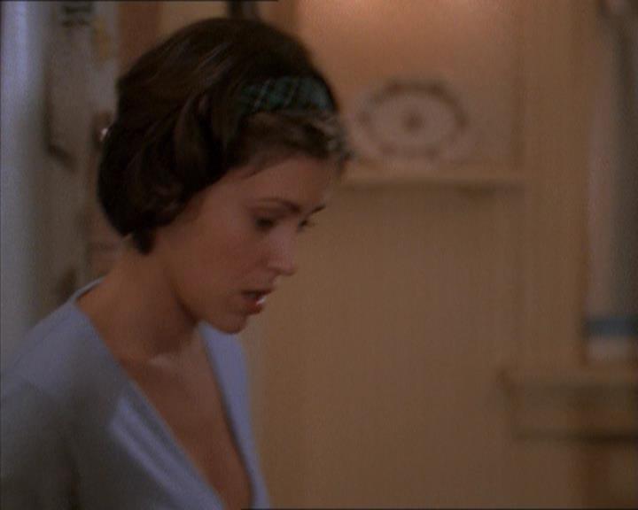 Charmed-Online_dot_net-1x04DeadManDating1430.jpg
